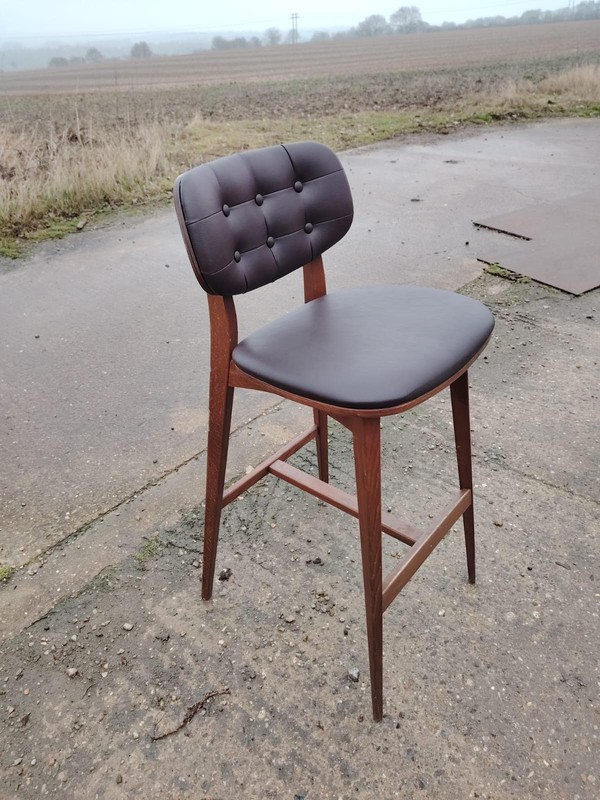 Secondhand 102x Restaurant Chairs & Bar Stools