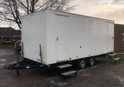 Secondhand Used 4 + 3 Luxury Toilet Trailer For Sale