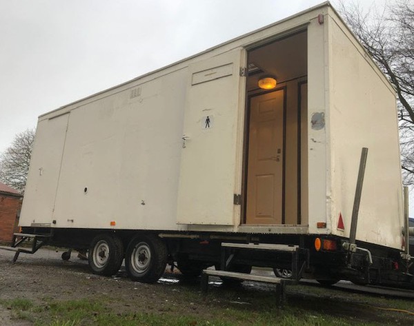 Used 4 + 3 Luxury Toilet Trailer For Sale