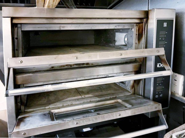 Two deck electric pizza oven for sale