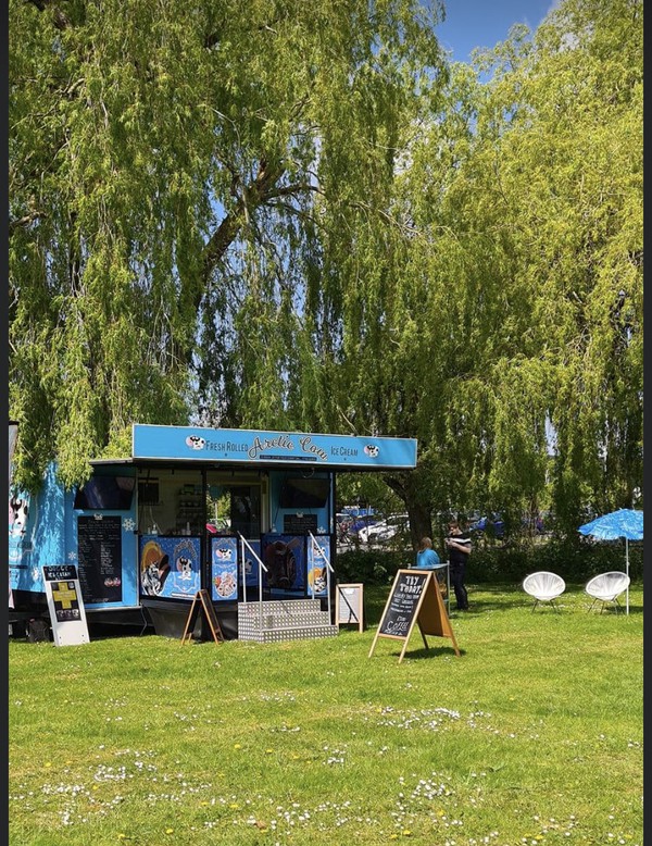 Mobile ice cream parlour