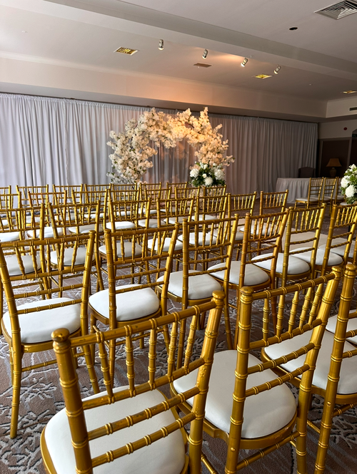 129x Gold Chiavari Chairs For Sale 129x Gold Chiavari Chairs For Sale