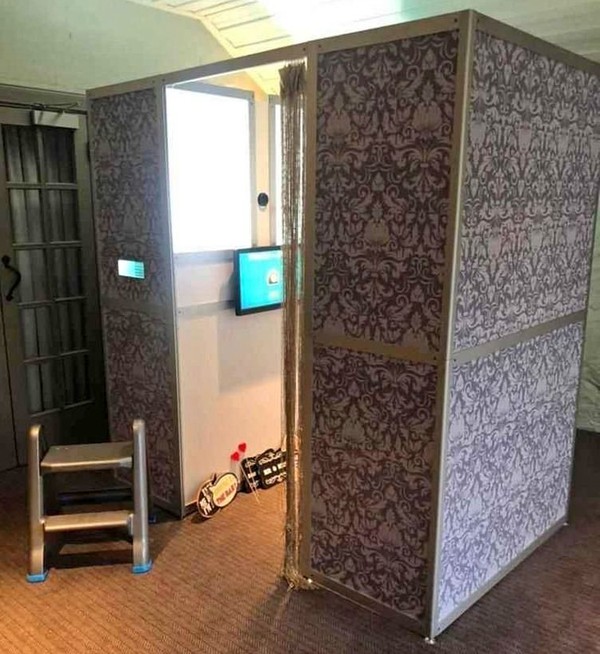 Magic Mirror And Photo Booths For Sale