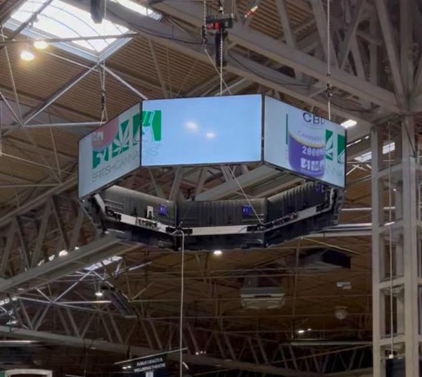 Secondhand Octagonal Suspended 8-Screen Display For Sale
