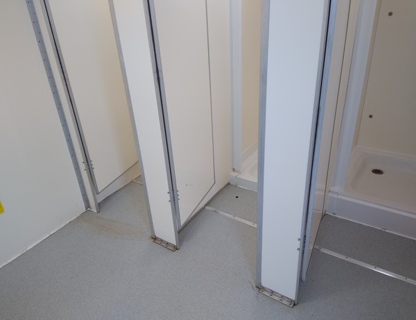 Secondhand Used 6 Cubicle Mobile Shower Block