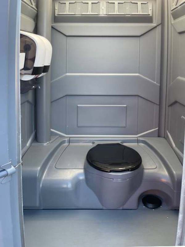 Trade toilet hire