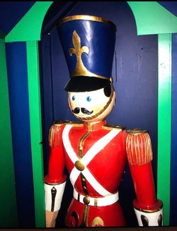 Secondhand Vintage Nutcracker Style Lifesize Soldiers For Sale