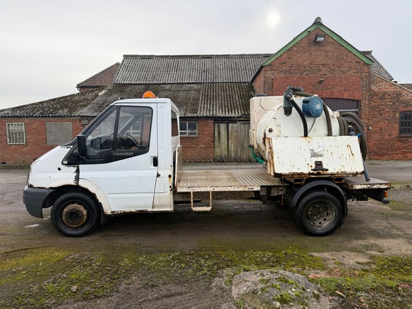 Ford transit vacuum tank toilet service van