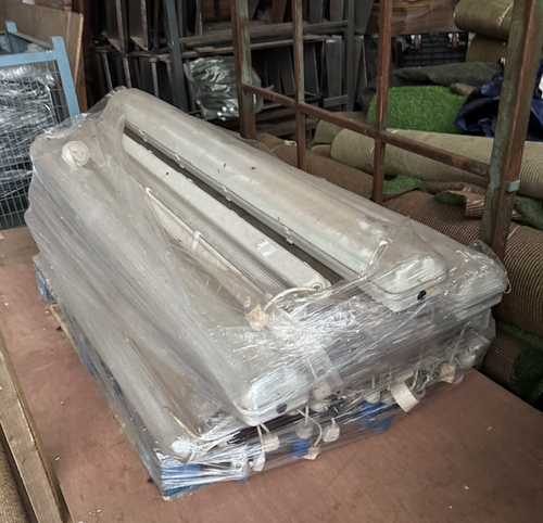 Fluorescent 5ft Strip Lights Fluorescent 5ft Strip Lights