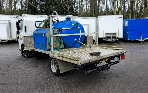 Used 2x Isuzu Truck With Vacuum Tank For Sale