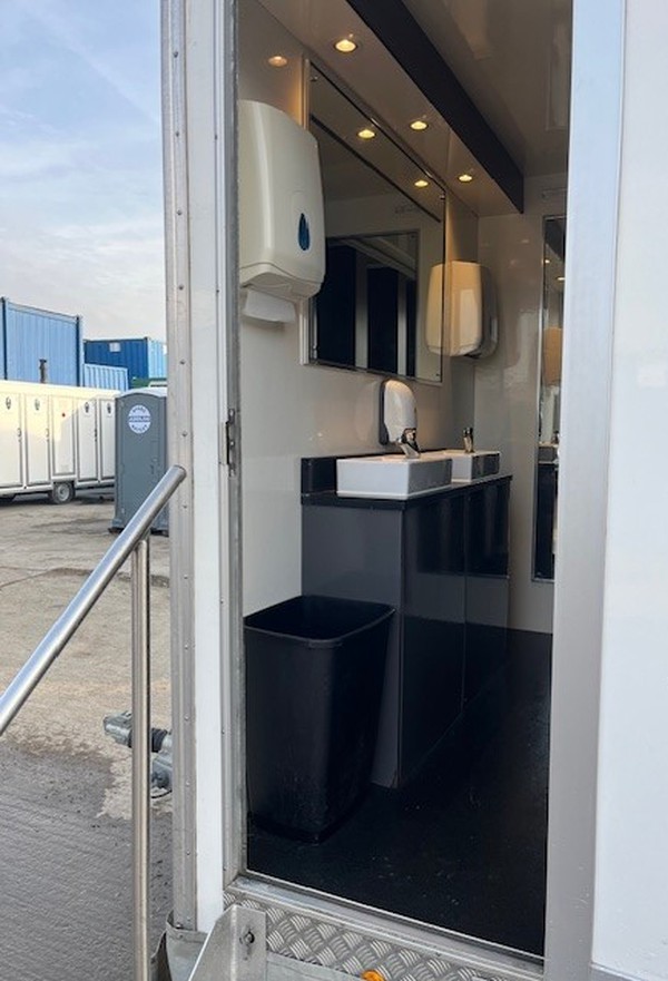 Secondhand 2x 3 + 1 Toilet Trailer For Sale