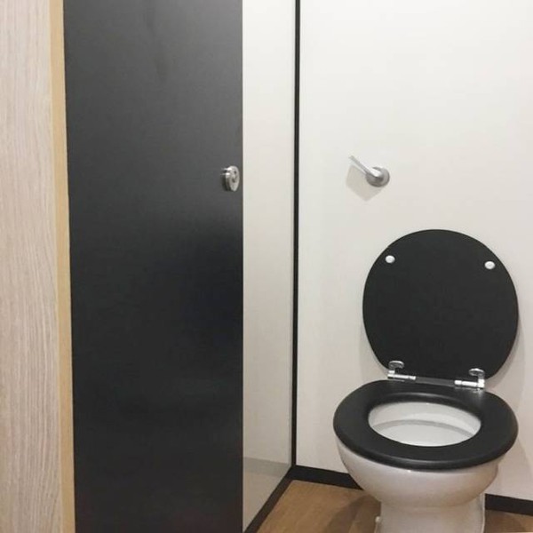 3 + 1 toilet trailer cubicles