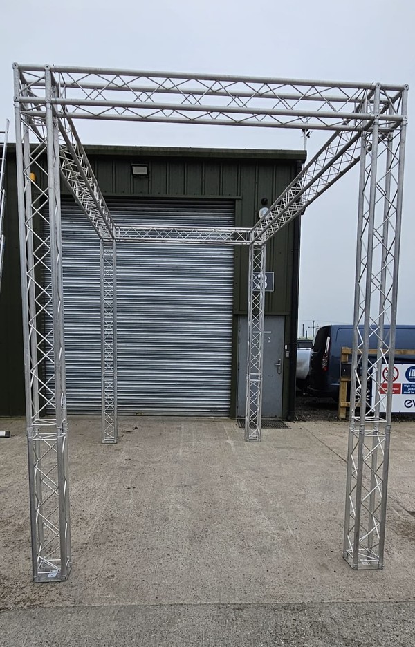 2m x 4m Box Truss on 3m Legs