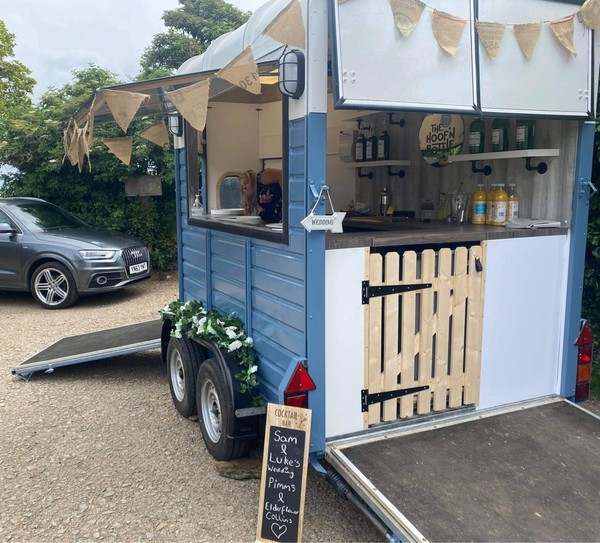 Secondhand Used Horse Trailer Bar/Coffee/Food