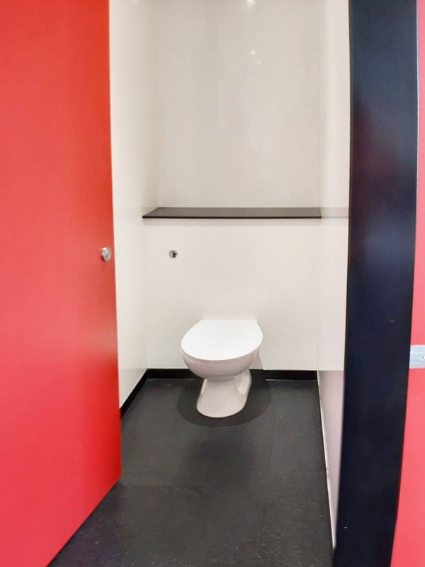 Toilet cubicle