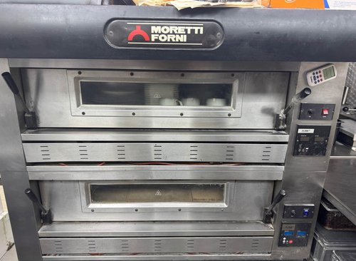 Moretti Forni Gas Double Decker Pizza Oven Moretti Forni Gas Double Decker Pizza Oven