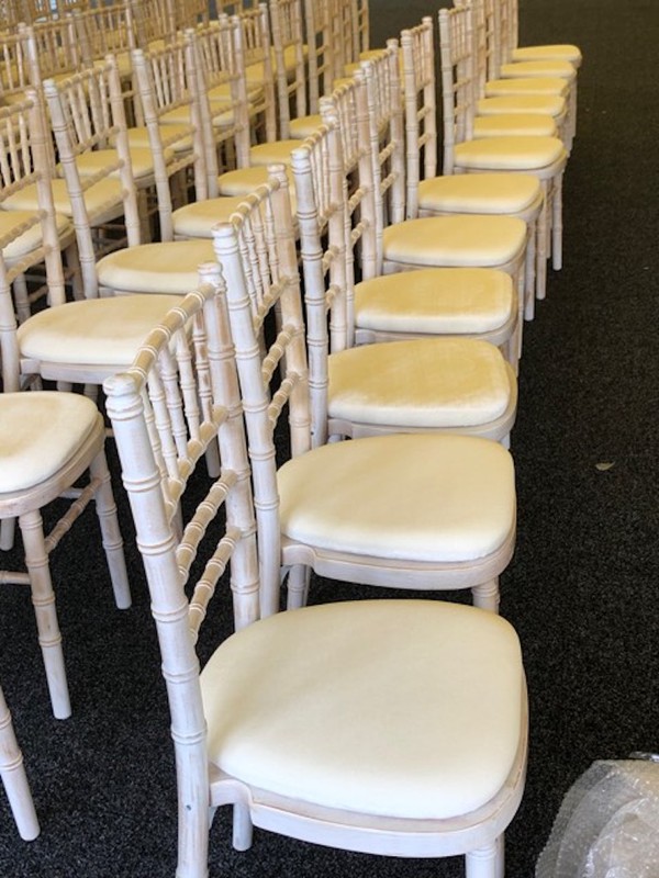 200x Chiavari Chairs (with removable seat pads and white seat pad covers) - Solihull, West Midlands 9