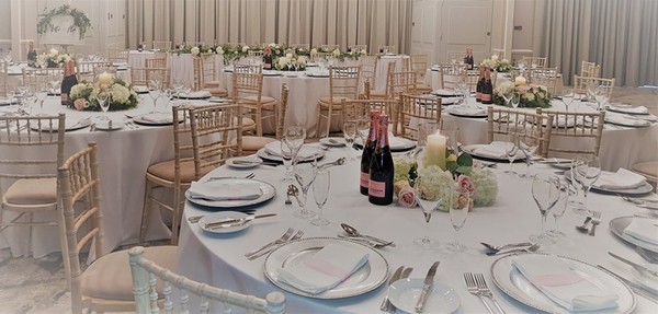 200x Chiavari Chairs (with removable seat pads and white seat pad covers) - Solihull, West Midlands 7