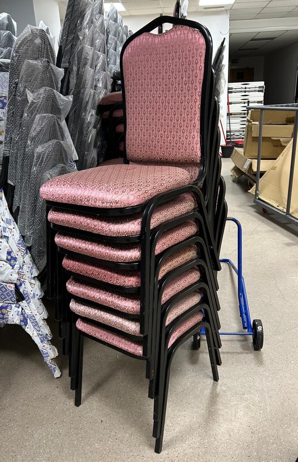 100x Stacking Chairs