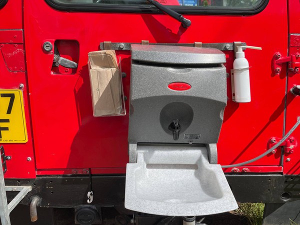 Hand wash sink