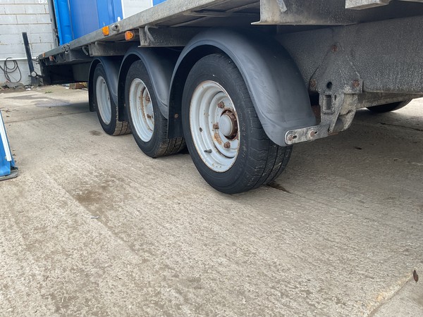 Three axle trailer