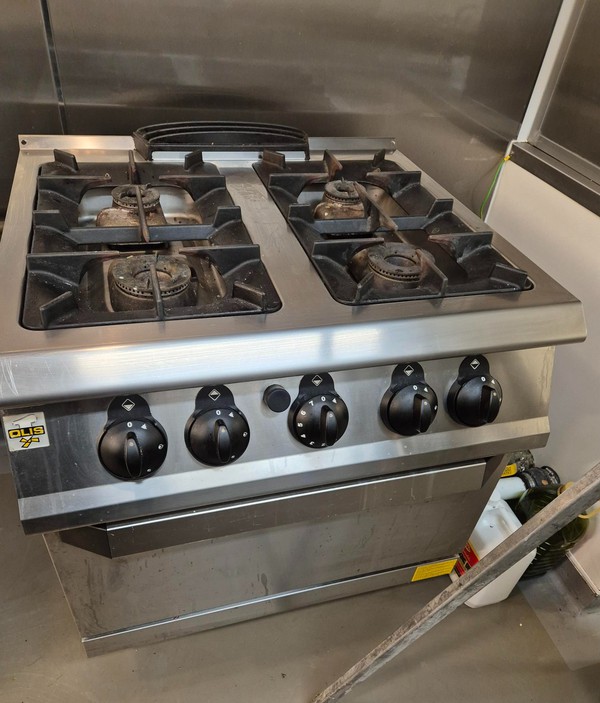 Olis Gas Hob And Oven For Sale