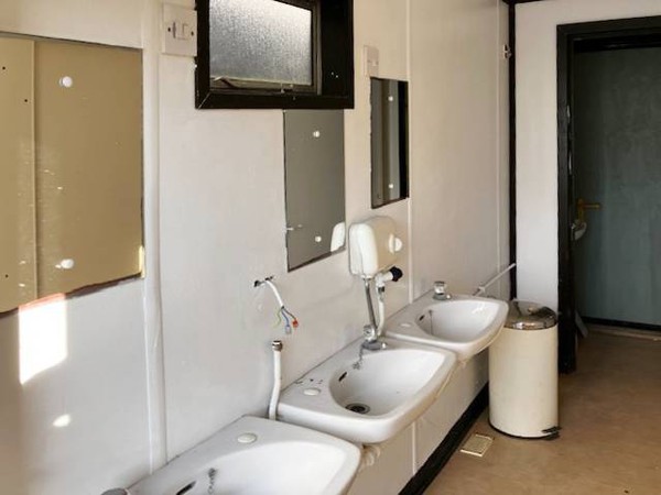 Second hand toilet cabin