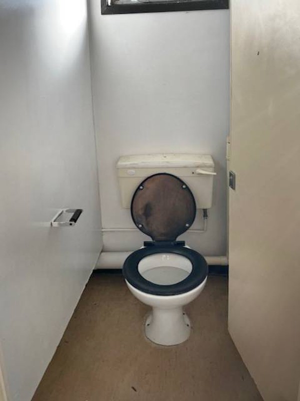 Toilet cubicle