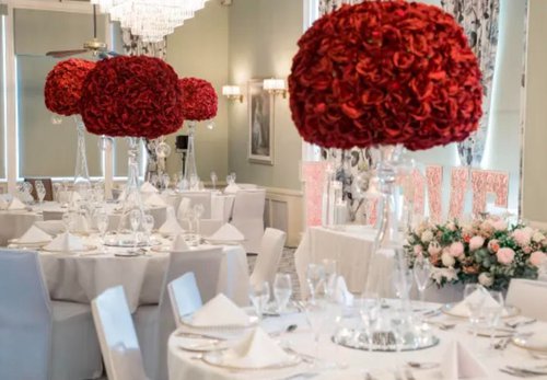 10x Red Floral Table Centre For Sale 10x Red Floral Table Centre For Sale
