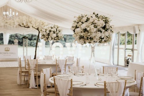 6x White And Green Floral Arrangement For Sale 6x White And Green Floral Arrangement For Sale