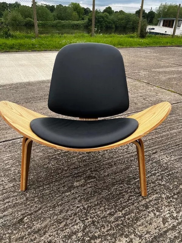 Hans Wegner Smiling Shell Chair