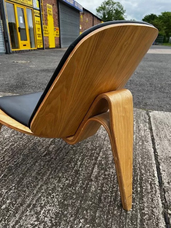 Smiling Shell Chair