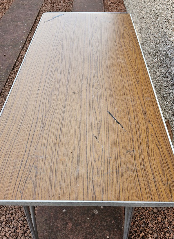 Folding table