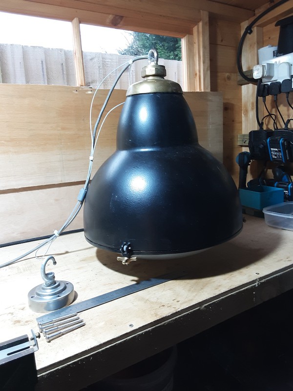 5x Massive Black Pendant Lights - Cardiff 5