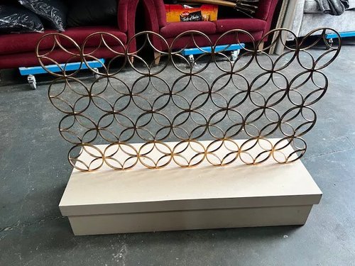 Dividing screen Dividing screen