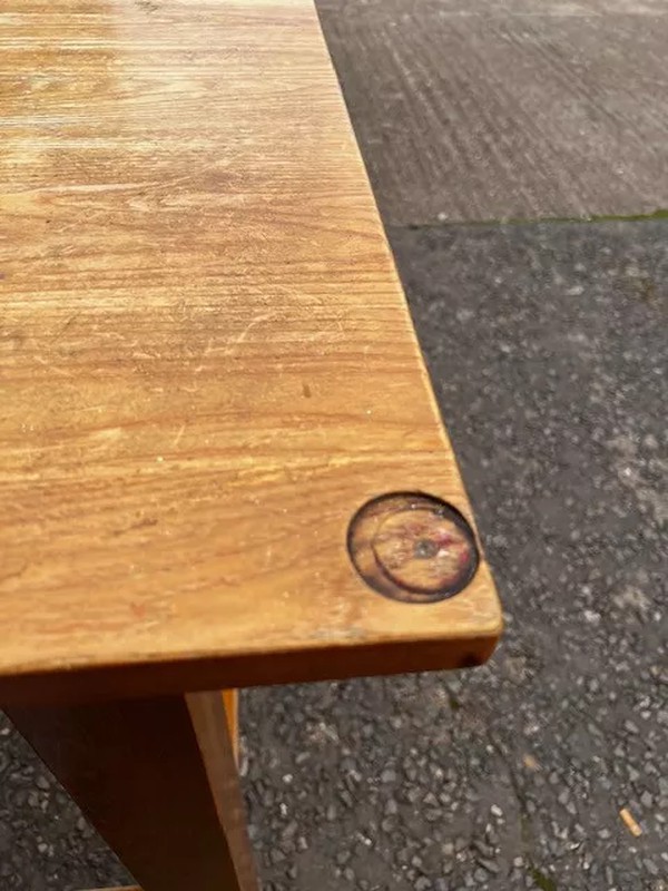 Second hand poseur table