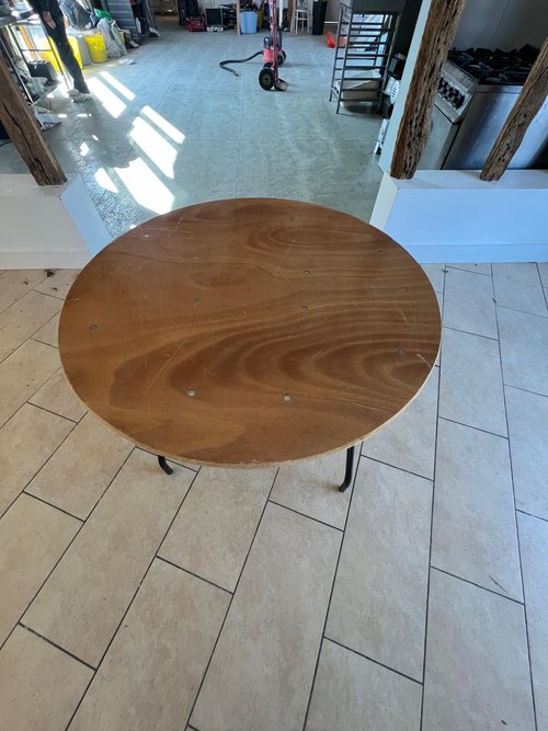 Round tables for sale Round tables for sale