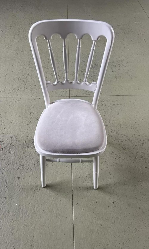 white Cheltenham chairs with seat pads for sale white Cheltenham chairs with seat pads for sale