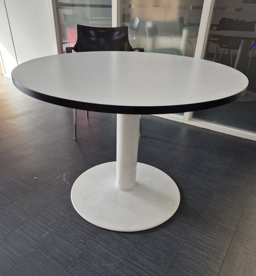 White Round Restaurant Tables White Round Restaurant Tables