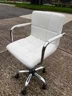 Nail bar chairs in white