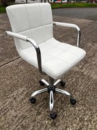 White Swivei Chairs
