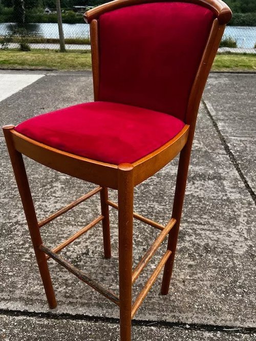 High bar stool with red upholstery High bar stool with red upholstery