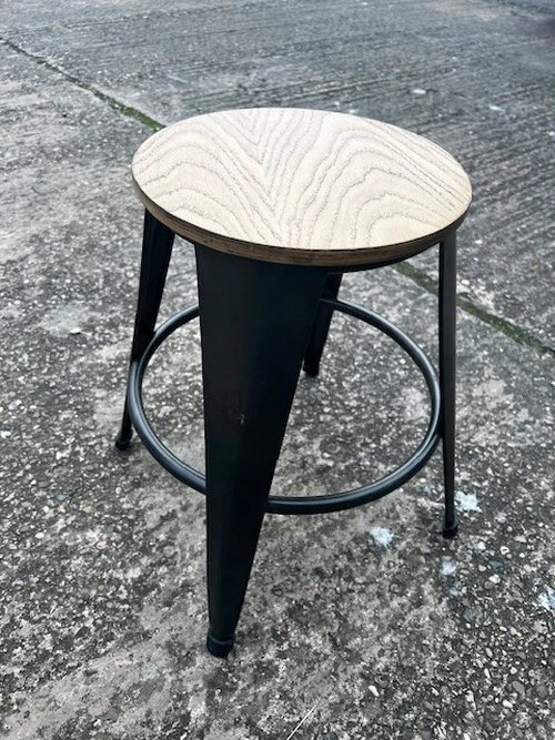 Low bar stool black metal Low bar stool black metal