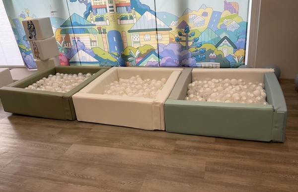 Secondhand Soft Play Backdrops Balloons Props Many Items For Sale
