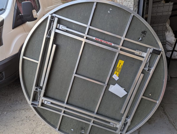 5ft round tables for sale