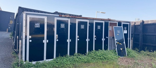 12 bay toilet unit