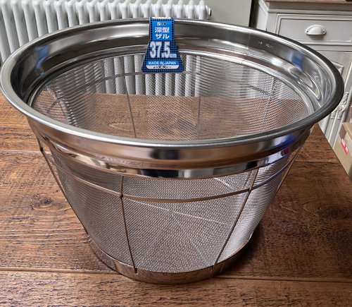 Benkei Stainless Steel Heavy Duty Deep Colander for Draining Washed Rice Benkei Stainless Steel Heavy Duty Deep Colander for Draining Washed Rice