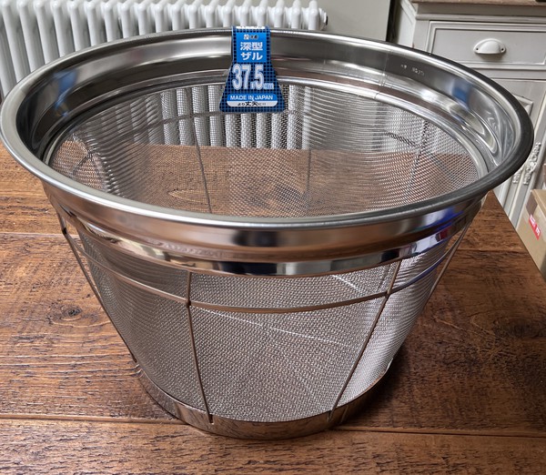 Benkei Stainless Steel Heavy Duty Deep Colander for Draining Washed Rice