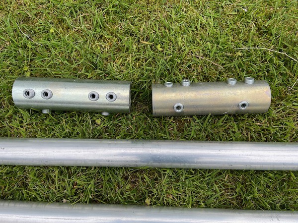 Scaffolding pole joining brackets