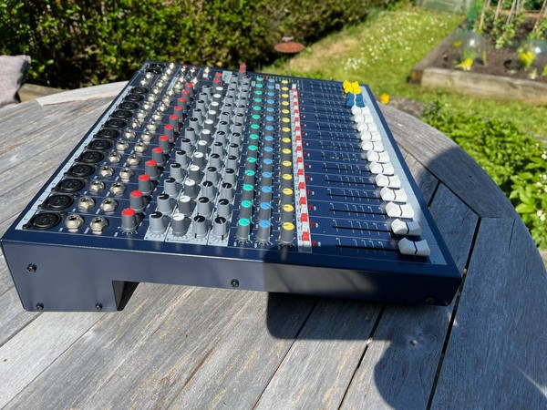 Soundcraft EPM12 Mixer